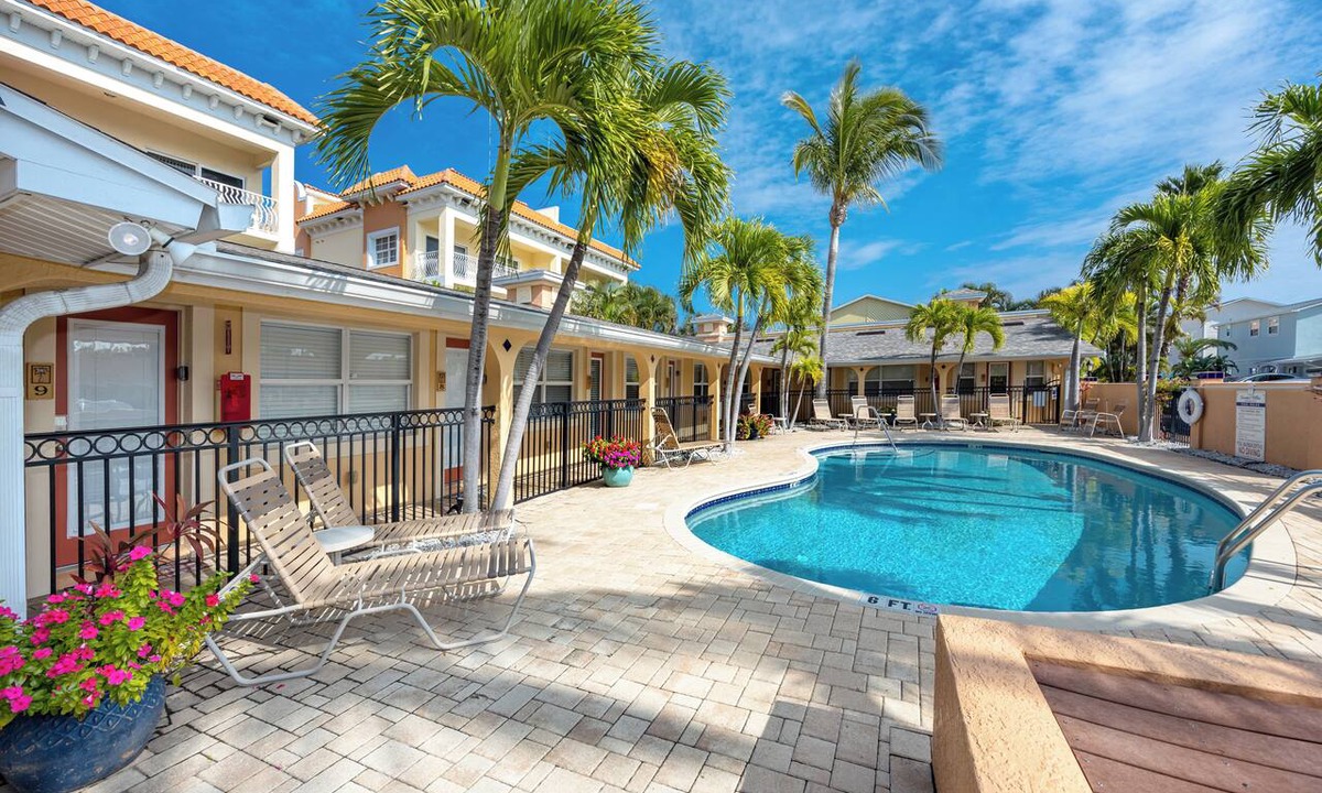 Redington Shores Apartment | Relaxing Stylish Coastal Studio Sunset Walks Ocean