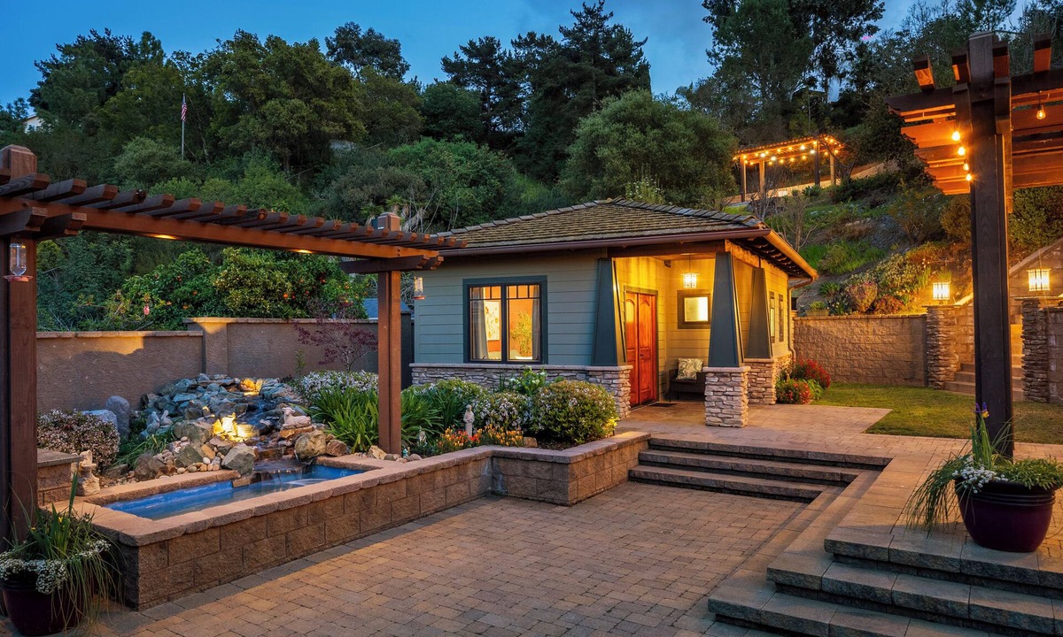 University City Cottage | ✔Remote Work✔A/C✔200Mbps✔Kitchen✔Streaming