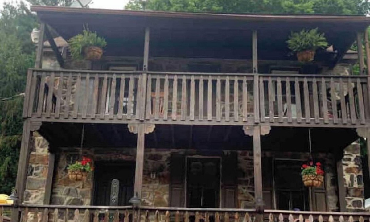 Knoxville House | Renovated historic stone house very close to the Potomac River