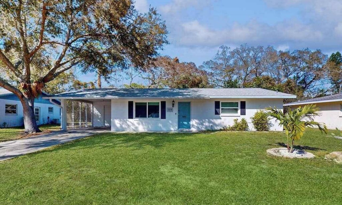 Alta Vista House | Renovated retreat - dog-friendly yard, AC & WD - snowbirds welcome