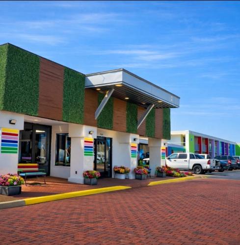 Ferry Pass Hotel | Rest and Relax Inn