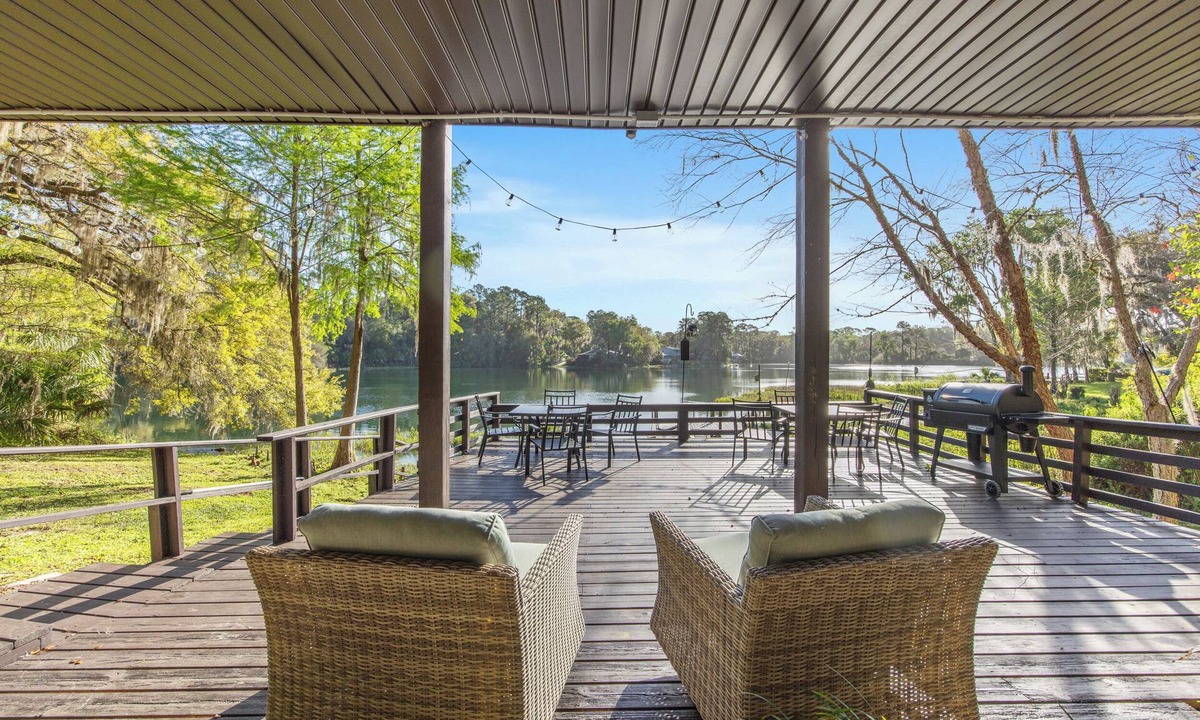 Dunnellon House | Riverfront 4-bedroom dog-friendly home on Blue Cove and the Rainbow River