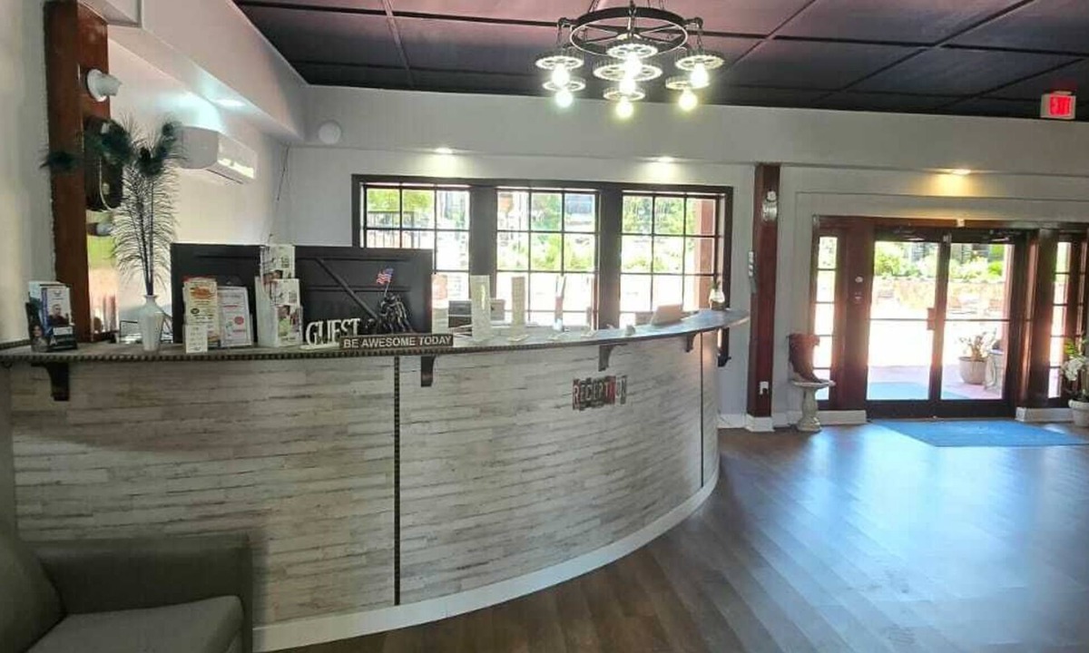 Danville Hotel | Riverside Inn and Suites Danville Virginia