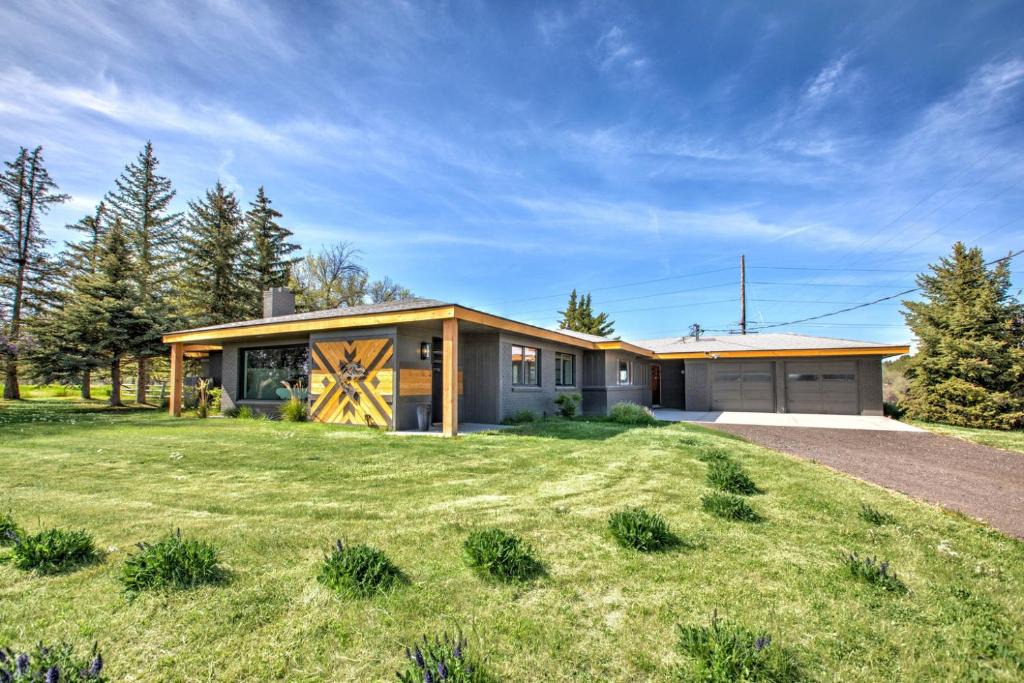 Twin Falls House | Rock Creek Canyon 3BR, Hot Tubs, Sauna, Fire Pit