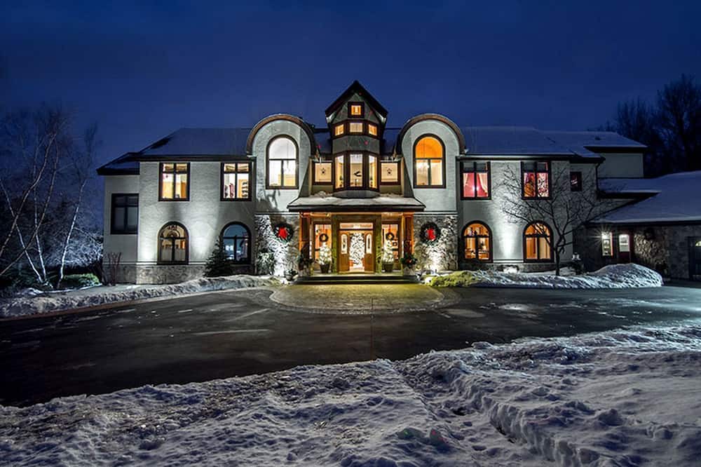 Baraboo Villa | Romantic Accommodation in a Charming Inn Located in Sauk County, Wisconsin
