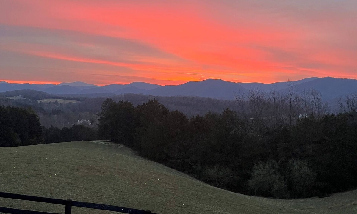 Glasgow Cabin | Romantic Couples Getaway | Rustic Post & Beam Cabin with Mountain Views Escape to this immaculate post-and-beam cabin nestled on 42 peaceful acres of rolling pasture and cedar forest — perfect for a romantic retreat!