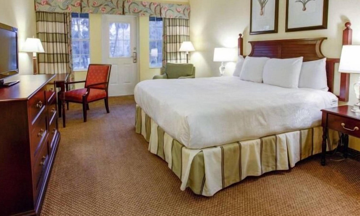 Crystal River House | Romantic Getaway! Couple's Unit, Private Parking, Pool, Golf and Spa Center!