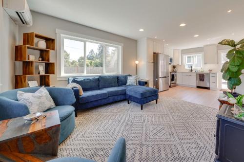 Roxhill House | Rooftop Deck + Private Patio! West Seattle Home