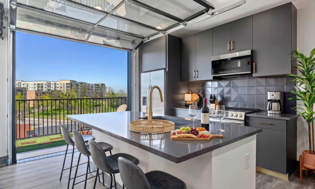 Rolling Mill Hill Apartment | Rooftop Deck Skyline Views Downtown Penthouse