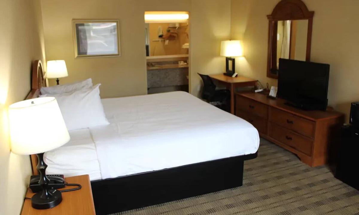 Lynchburg Hotel | Room Perfect for Exploring Lynchburg’s Natural Beauty Nearby