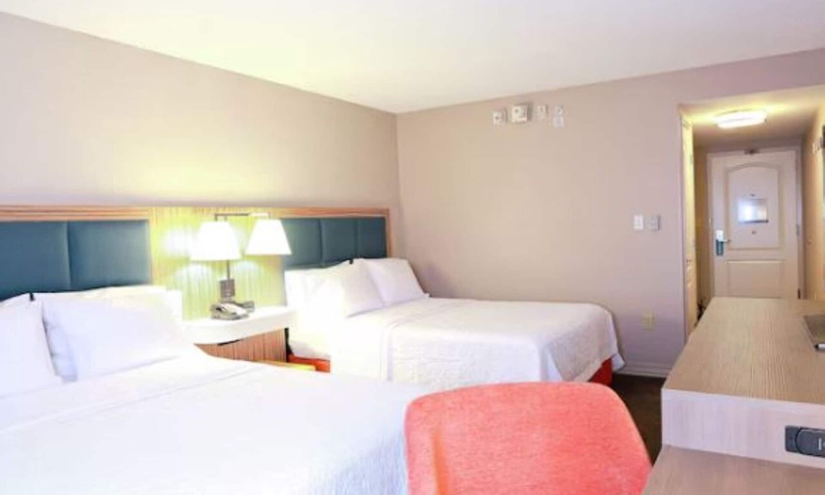 Wesley Chapel Hotel | Rooms with Pool Access Close to Tampa Attractions, Golf & Trails - 2 Units