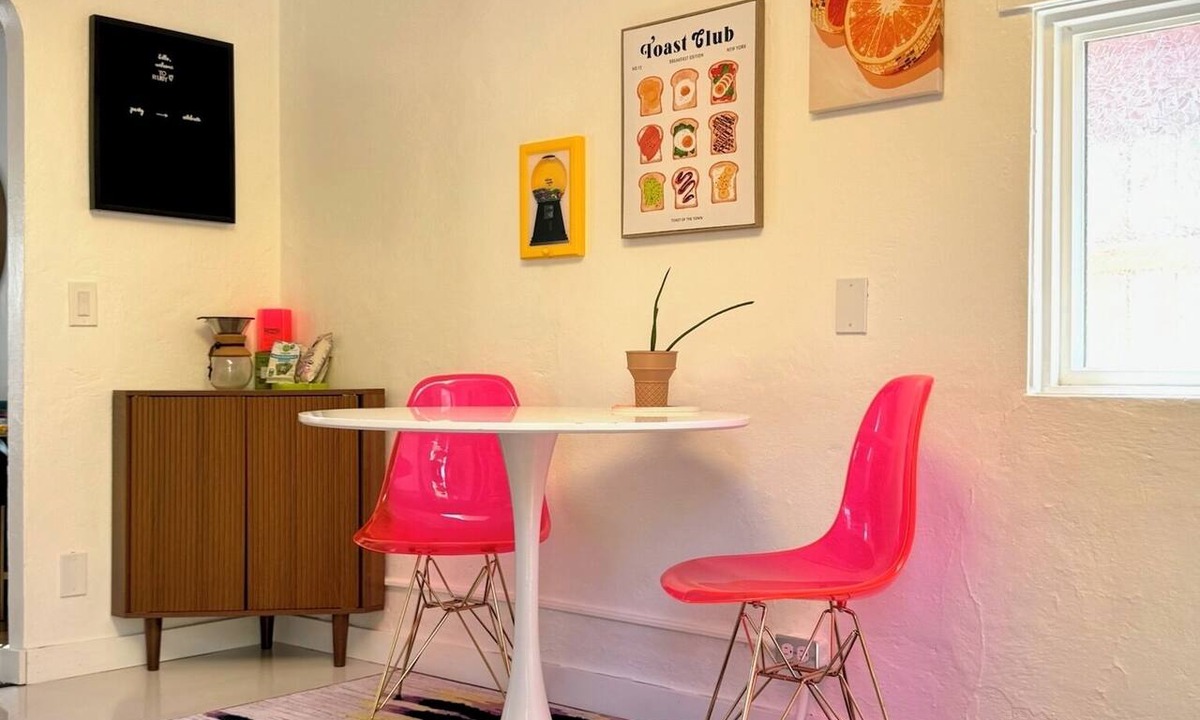 Depot Bench House | Ruby Bungalow- Private Entrance + Yard