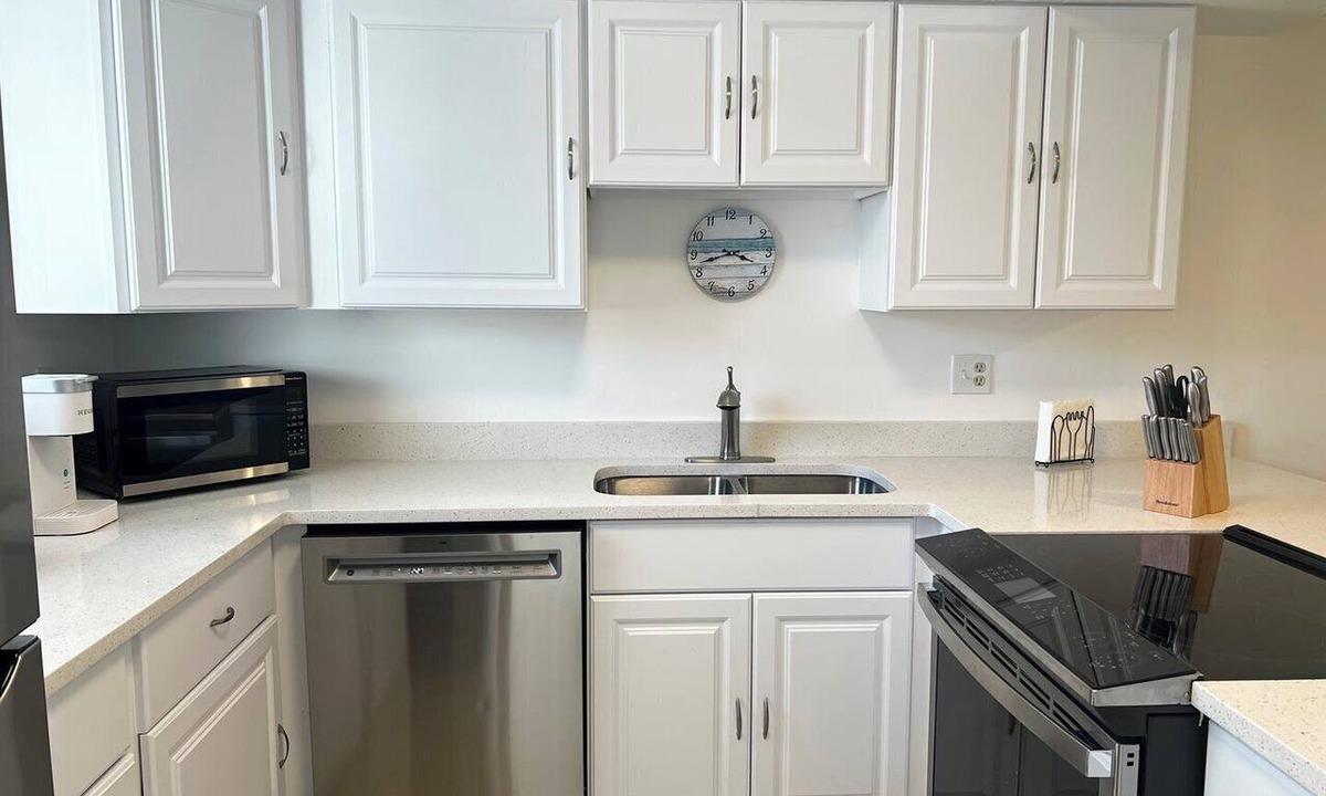 Bradenton Beach Condo | Runaway Bay 151- Beach, bay, pool and gym