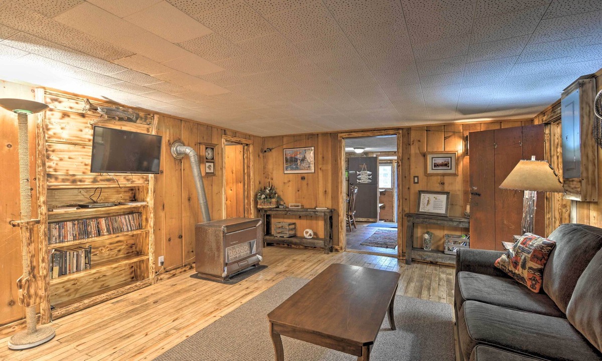 Frederic Cabin | Rustic Frederic Cabin Near Cross-Country Skiing!