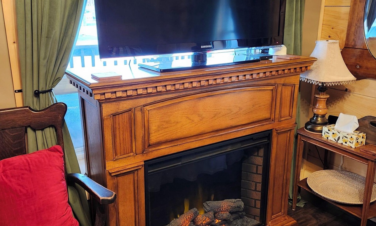 Cardinal Apartment | Rustic Studio Apartment in Cardinal, ON WiFi, AC, firetable & seasonal hot tub!
