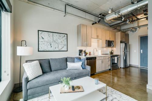 Warehouse District Apartment | Sable 802 - Alcove