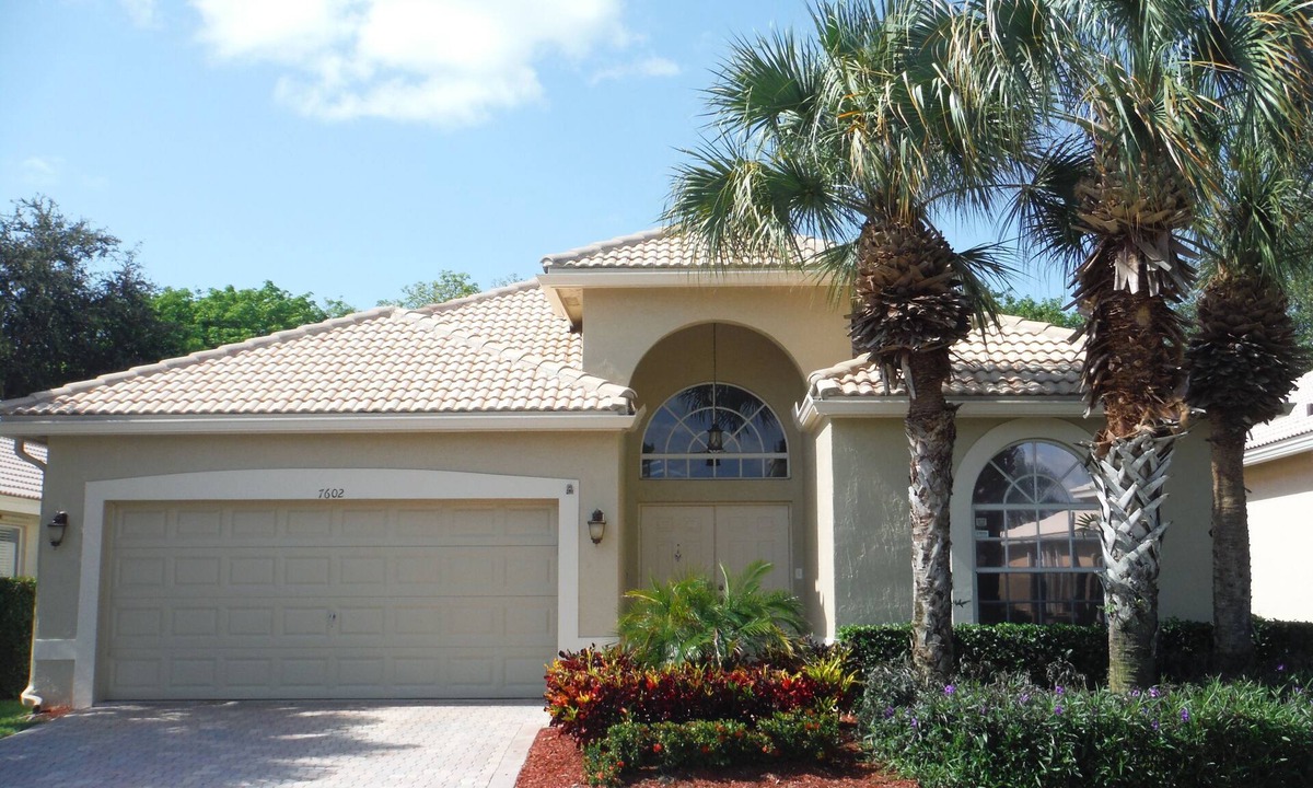 Polo Trace House | Safe Delray Beach, 3 bed/2, gated, Priv heated salt pool, Loaded, WIFI, NETFLIX