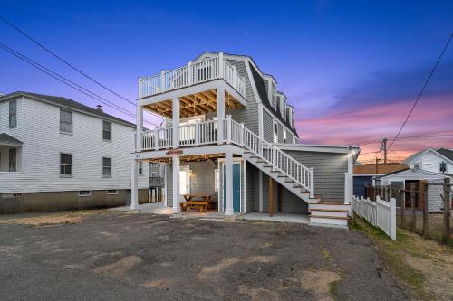 Salisbury Beach House | Salisbury Surf & Sol Pet-Friendly Backyard Games