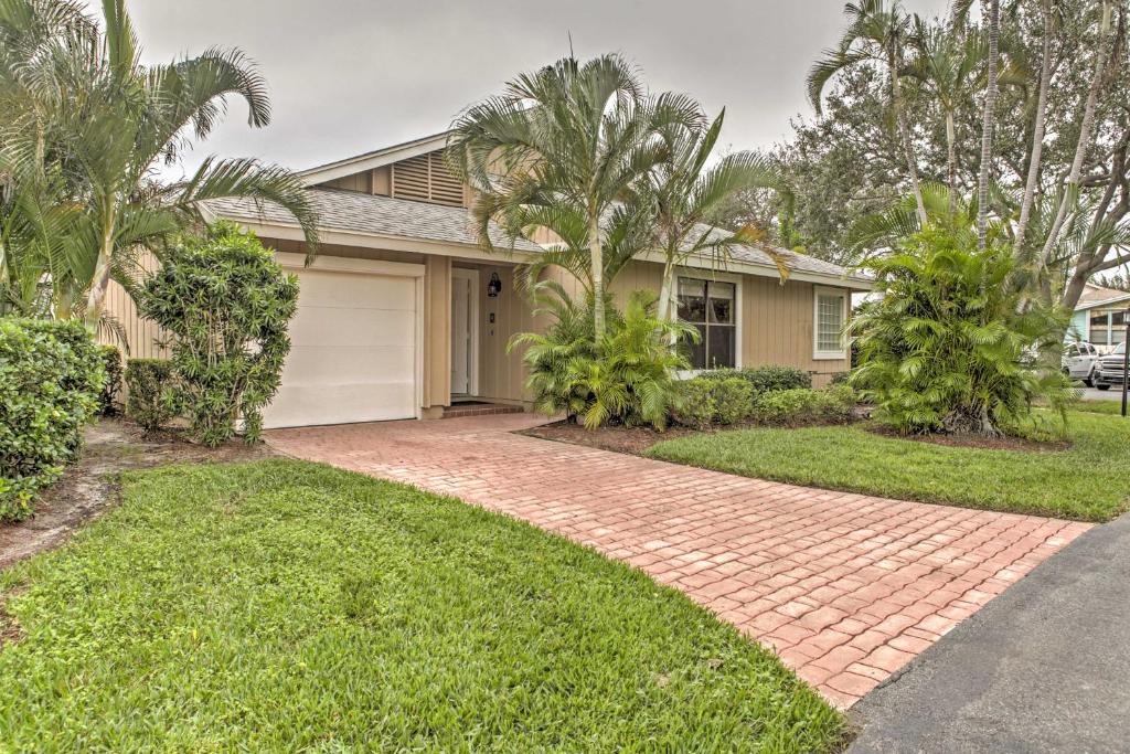 Jensen Beach House | 'Sand Dollar' Jenson Beach Home w/Pool Access!