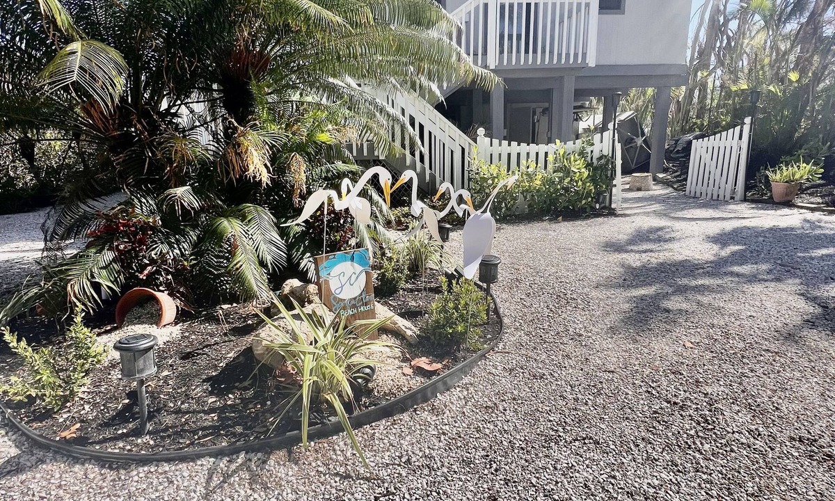 Safety Harbor Club House | SANTA CLARA! Coastal, modern 3BR ESCAPE, harbor view, boat slip, CLUB access