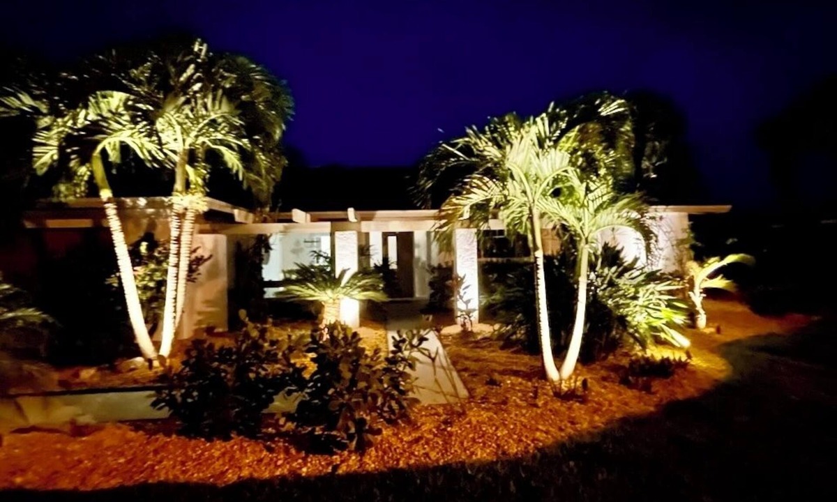 South Gate Ridge House | Sarasota Sunshine Bungalow-Private Pool, Tropical Yard & Minutes to Siesta Key