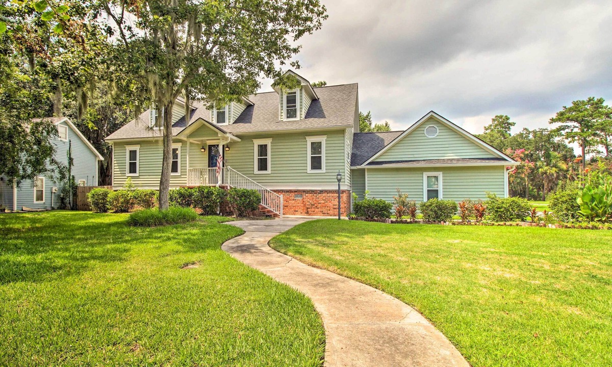 Savannah House | Savannah Family Home w/Private Pool & Yard!