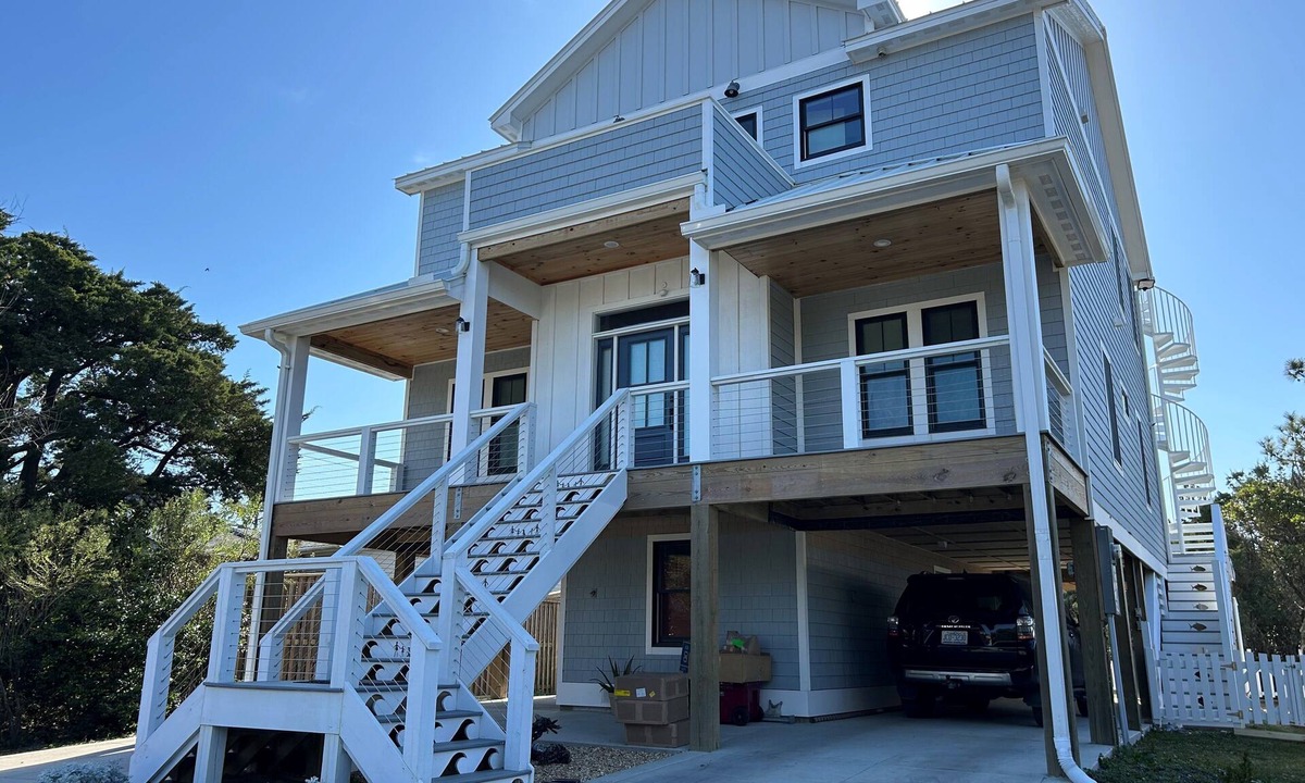 Ocracoke House | Sea You Soon: Screened Porch, Fenced Yard, Pet-Friendly