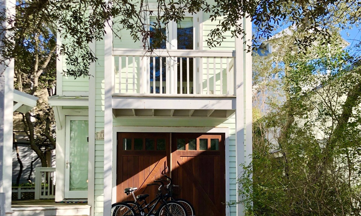 Seaside House | Seaside "Atrium" |Spacious 1BR | 2 FULL Baths | sleeps 4 |Pet friendly! 🐶