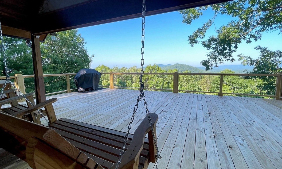 Murphy Ski Chalet | Seminole Wind - long range mountain views