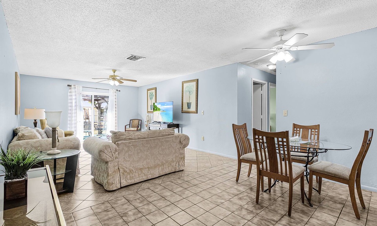 Pelican Condo | Serene 2-bedroom condo with AC in beautiful Cape Coral