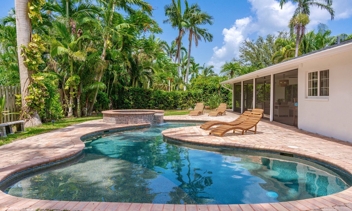 Biggar House | Serene Pool & Spa Home near Sanibel Island, Beaches and Downtown Fort Myers.