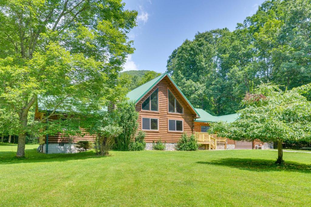 Dailey House | Serene Valley Bend Cabin Rental: 7 Private Acres!