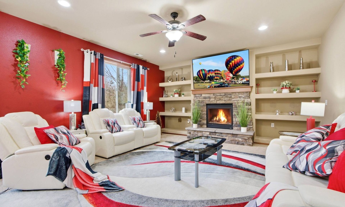 Mill Creek House | SERENE VILLA: Romantic get-away while WFH