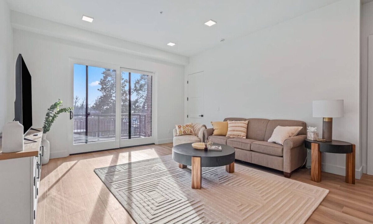 Eagle Apartment | Serengeti Suite – Luxury Downtown Eagle Condo Sleeps 8 King Suite Secure Garage Parking Walk to Dining & Greenbelt
