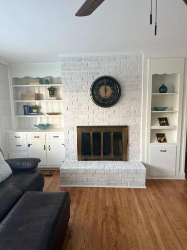Clayton House | Serenity House-Walk Downtown-Oversize Driveway-2 Living Rooms-Large Yard