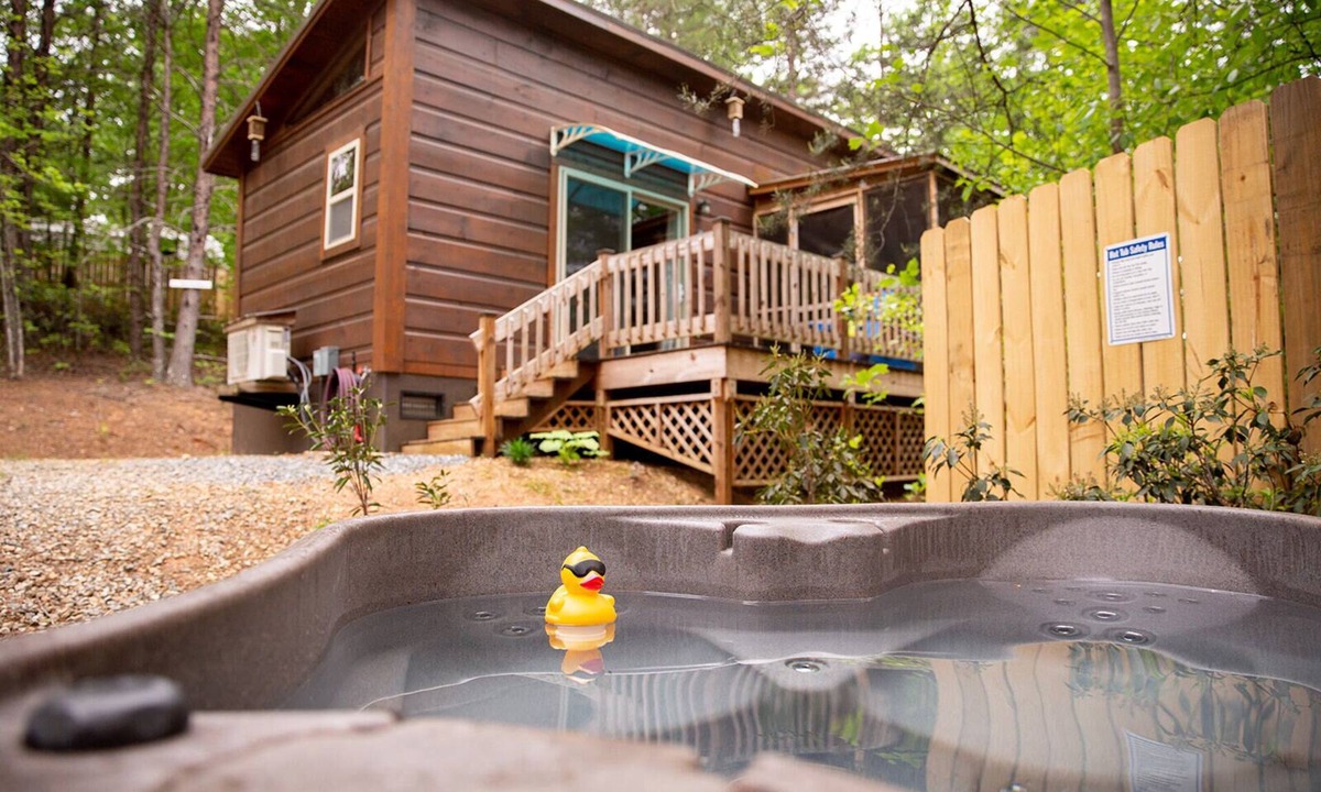 Mill Spring Cabin | Serenity Ridge Cabin A: Couple's Getaway + Hot Tub