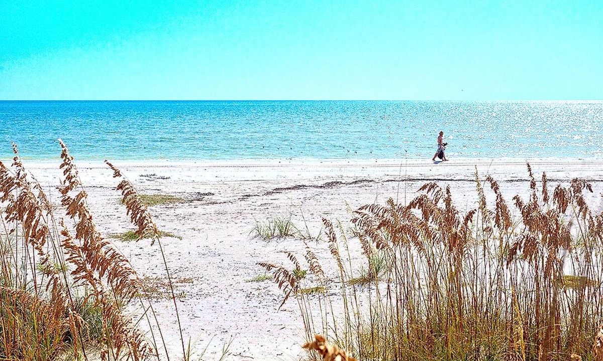 Bonita Springs Cottage | Serrano 201 by Distinctive Beach Rentals
