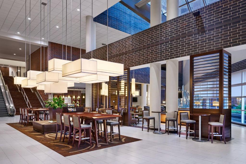 Indianapolis Hotel | Sheraton Indianapolis Hotel at Keystone Crossing
