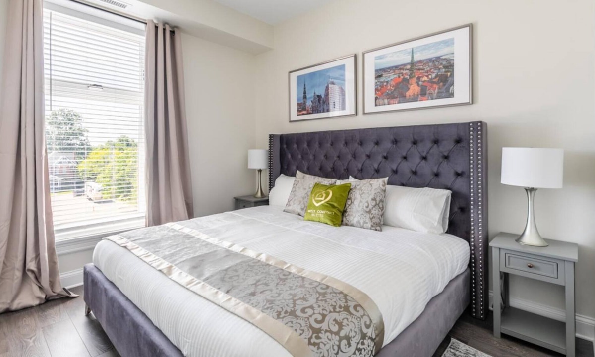 Smiths Falls Apartment | Simply Comfort. Rideau Private Apartment w Kingsize bed. Parking.