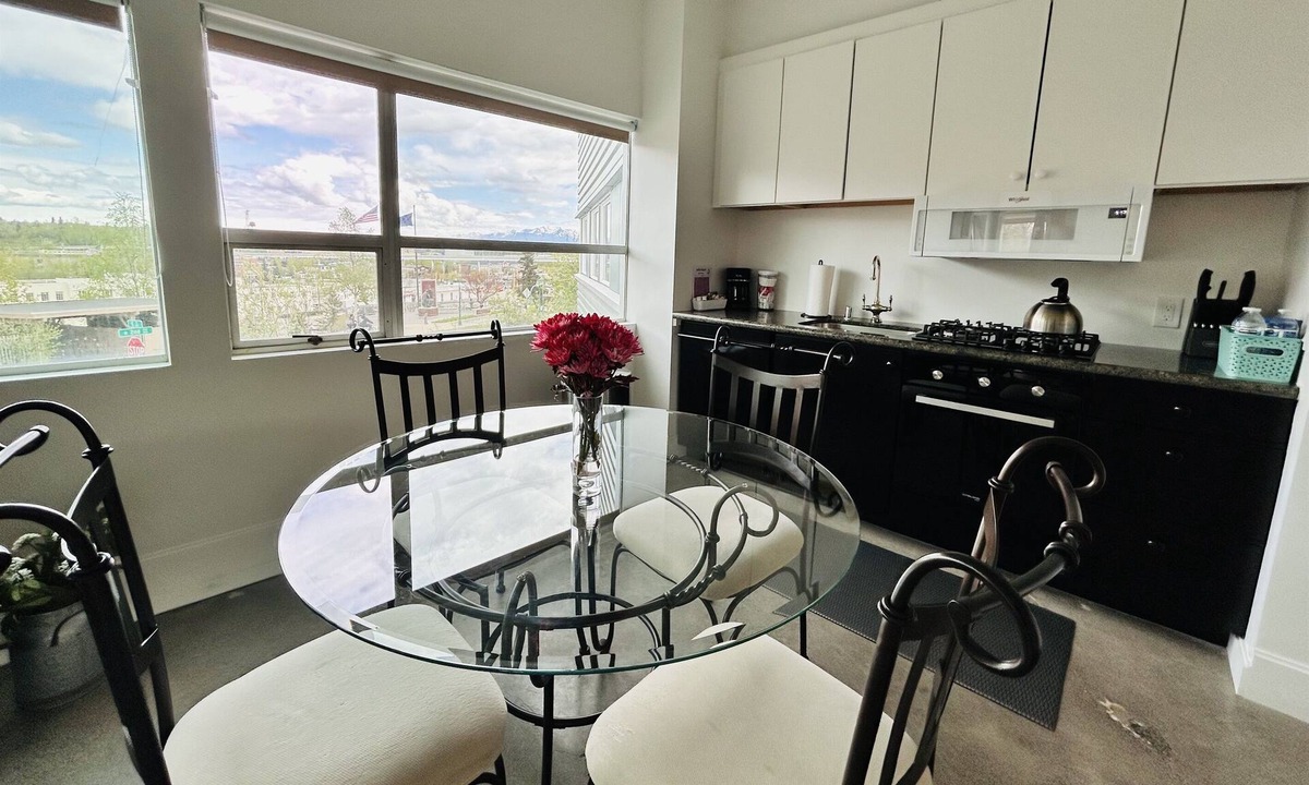 Downtown Anchorage House | Skyline 202: Aurora Borealis 2-Bedroom Suite