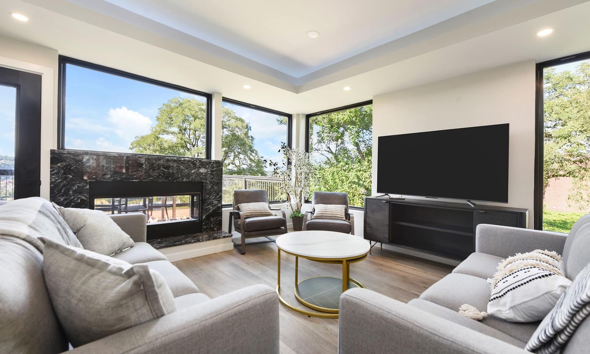 Pittsburgh House | Skyline Haven:5BR/3.5BA + Garage Parking + Rooftop