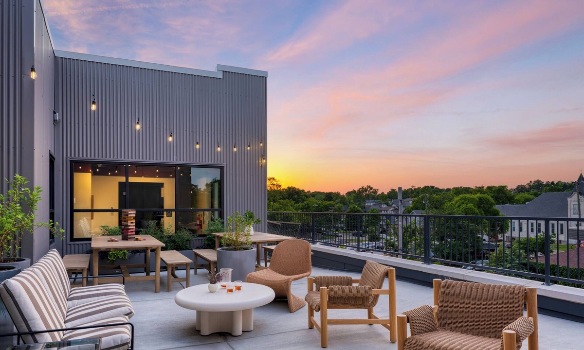 Nashville Hotel | Sleeps 20 Prime 12 South Location 2 4BDR Suites | The Gilmore by AvantStay