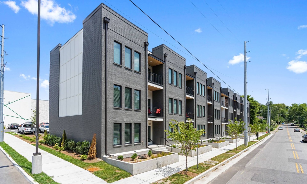 Eastwood House | *SLEEPS 24* Keep the Secret 1 *2 Units * 8BR* 8BA*Amazing Townhomes*