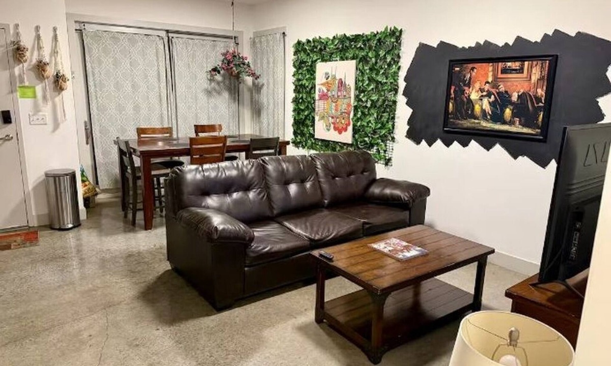 South Nashville Condo | Sleeps 6 near Downtown,Soccer Stadium,Raceway,Flea Mkt,Dog Park,Wifi,Laundry,Zoo