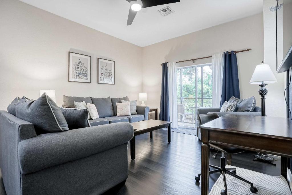 Bahama Bay House | Snowbird-Friendly First Floor Condo w Shared Pool & Hot Tub and Central AC