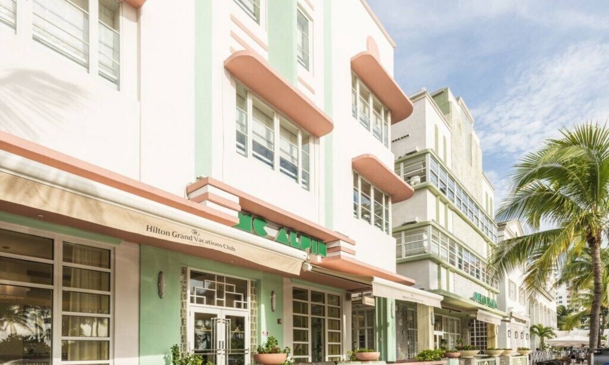 South Beach Resort | South Beach Miami | Couples Beach Retreat | Beach + Wi-Fi