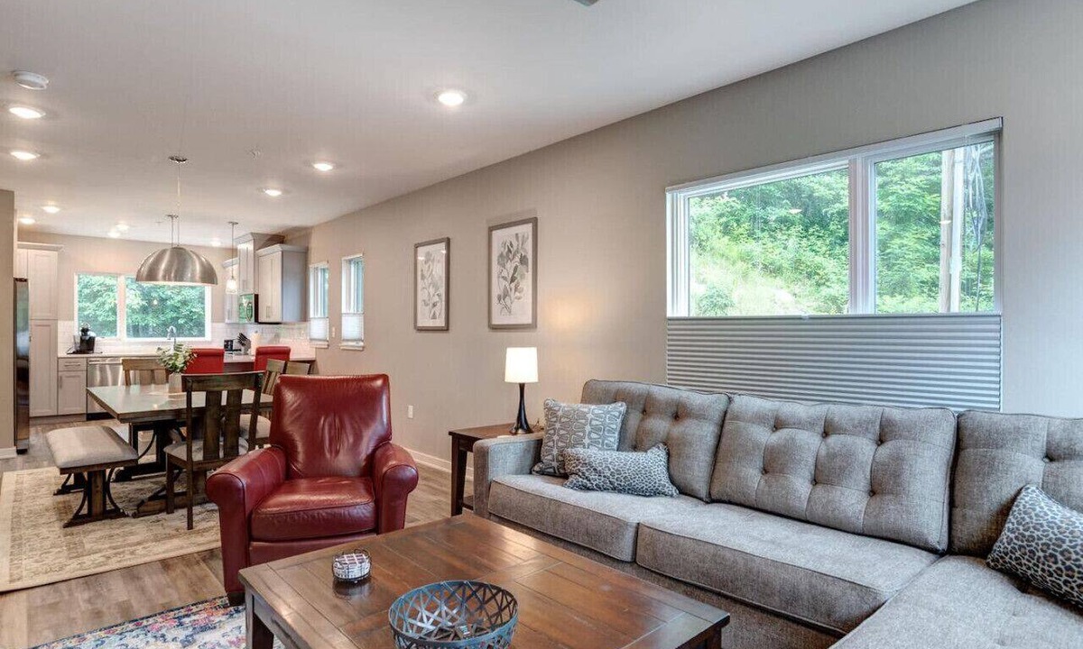 Asheville Villa | Southside Ave Townhome In Brewery District