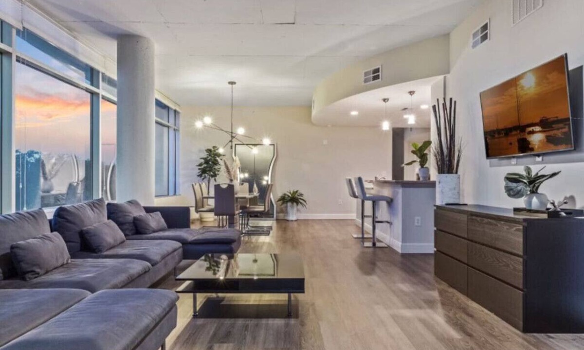 South Eola Apartment | Spacious 4 bd/2bath 2100 sq ft Downtown Condo