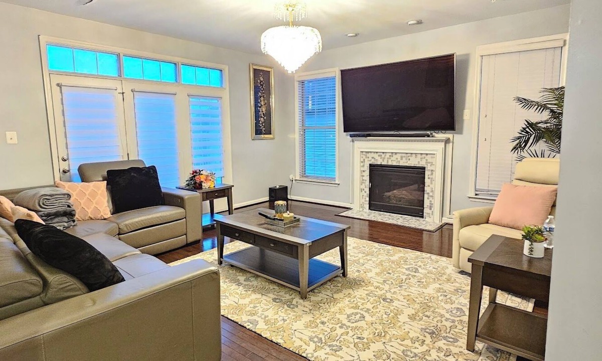 Glenarden House | Spacious 4-bedroom house in Woodmore, Bowie