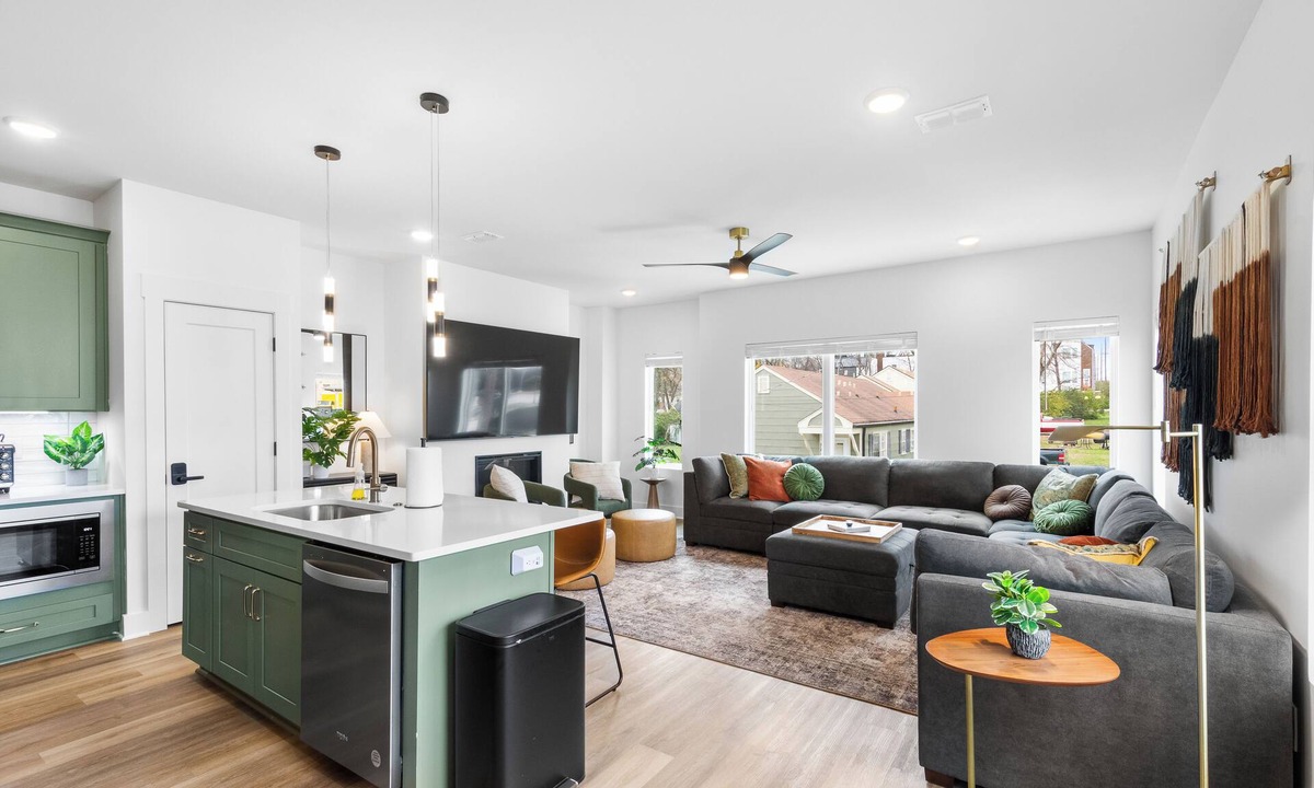 Inglewood House | Spacious 4-bedroom townhome in Nashville, great for groups and dog-friendly